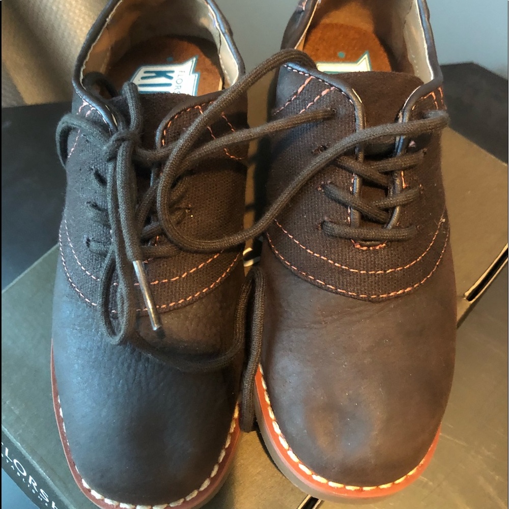 Brown lace up dress shoes